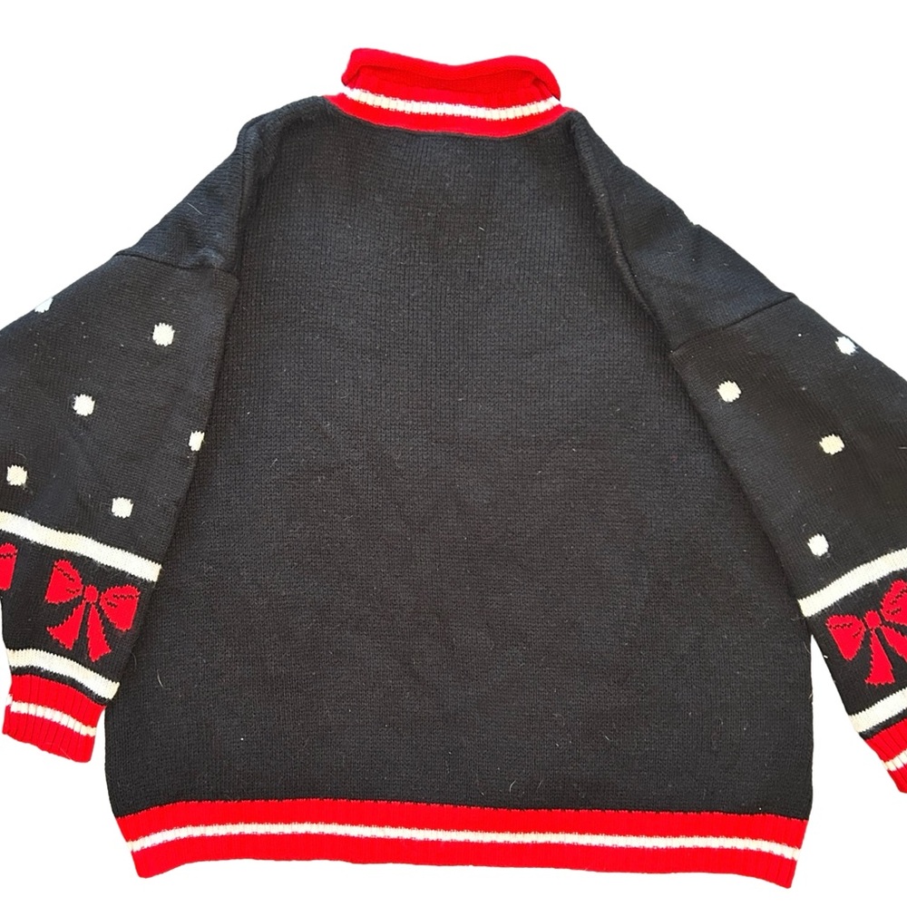 Vintage Black and Red Holiday Wreath Rollneck Sweater - Picture 2 of 5